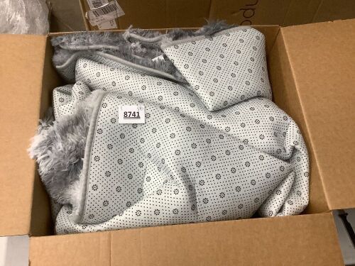 Large Indoor Fuzzy Rug, Gray - Lot 8741