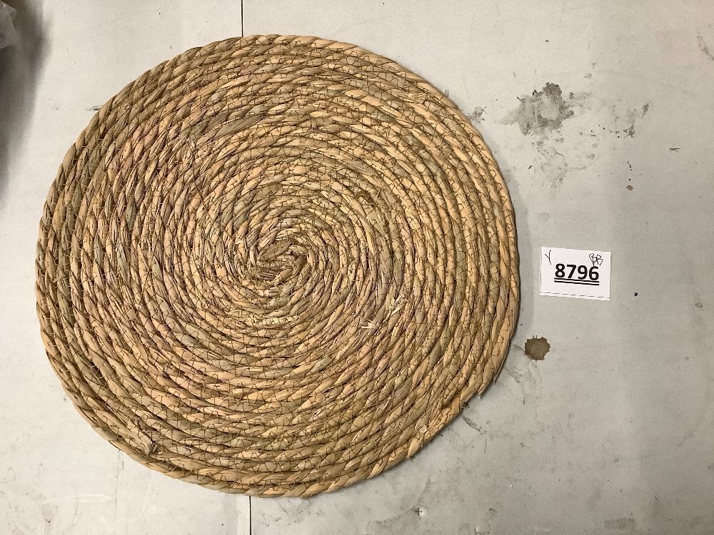Round Woven Placemats Set of 12, 13.8 Inch Natural Rattan Placemats Hand-Woven Water Hyacinth Placemats Farmhouse Rustic Braided Boho Wicker Table Mats for Dining Table Wedding Home - Image 4 - Lot 8796