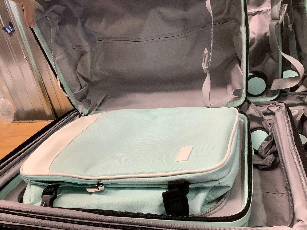 WireHot Luggage 3 Piece Set - Image 1 - Lot 8590