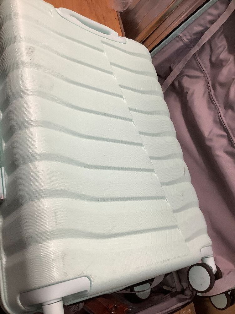 WireHot Luggage 3 Piece Set - Image 3 - Lot 8590