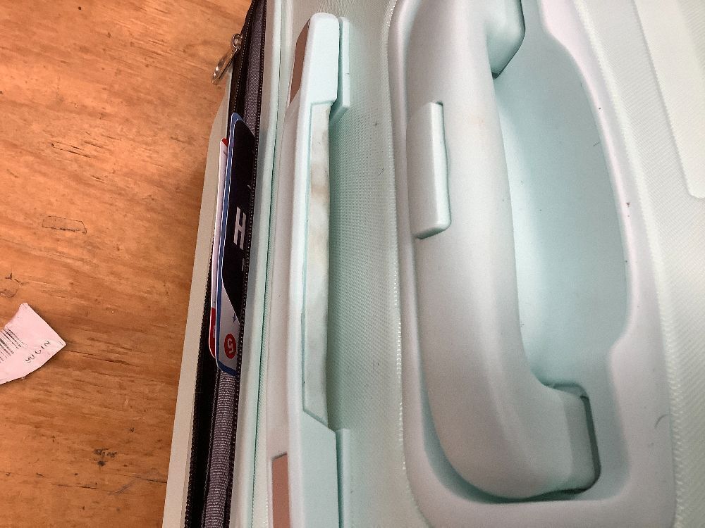 WireHot Luggage 3 Piece Set - Image 5 - Lot 8590