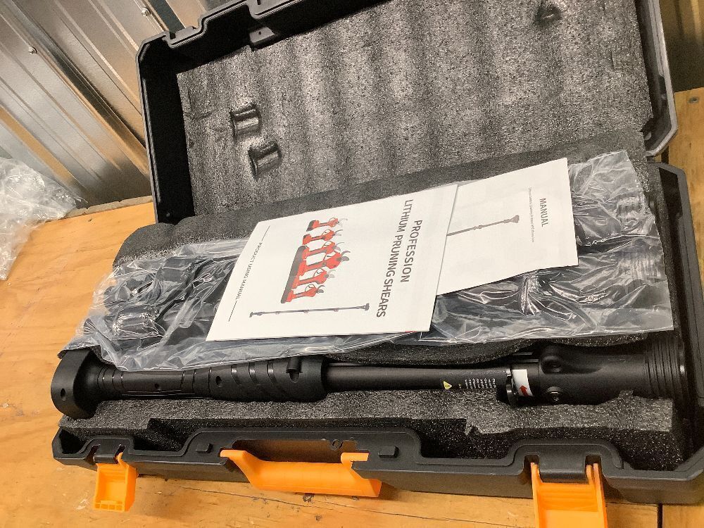 Electric Pruning Shears with Pole, 2-in-1 Cordless Pruning Shears 1.6" with SK7 Blade,8FT Reach,800W Brushless Motor,2 x 21V 2000 mAh Batteries,6–10Hs,Tree Branch Cutter for Gardening Pruning - Image 2 - Lot 8595