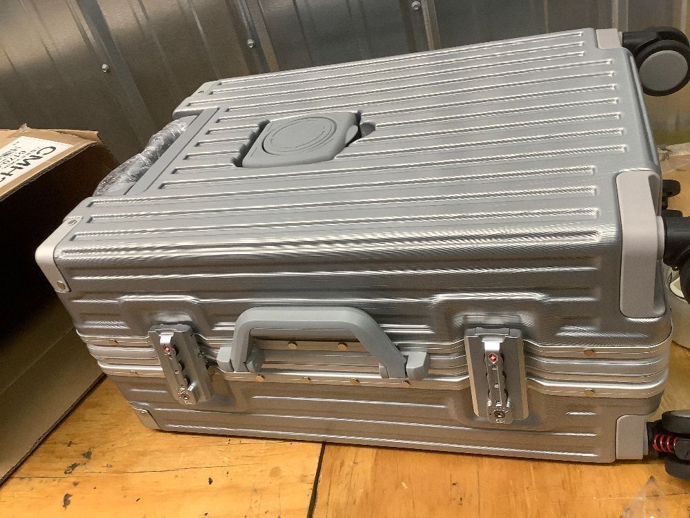 Carry On Luggage 22x14x9 Airline Approved, Zipperless Luggage Carry On, Hard Shell Suitcases with TSA Lock, Lightweight Carry On Suitcases with Aluminum Frame - Image 3 - Lot 8866