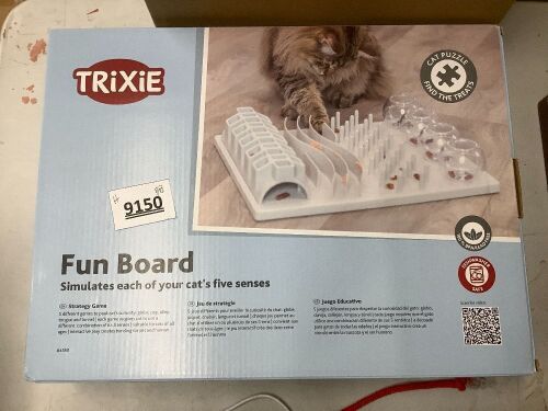 Trixie Fun Board, Scratch Post and Cat Toy Ball with Tail Rope - Lot 9150