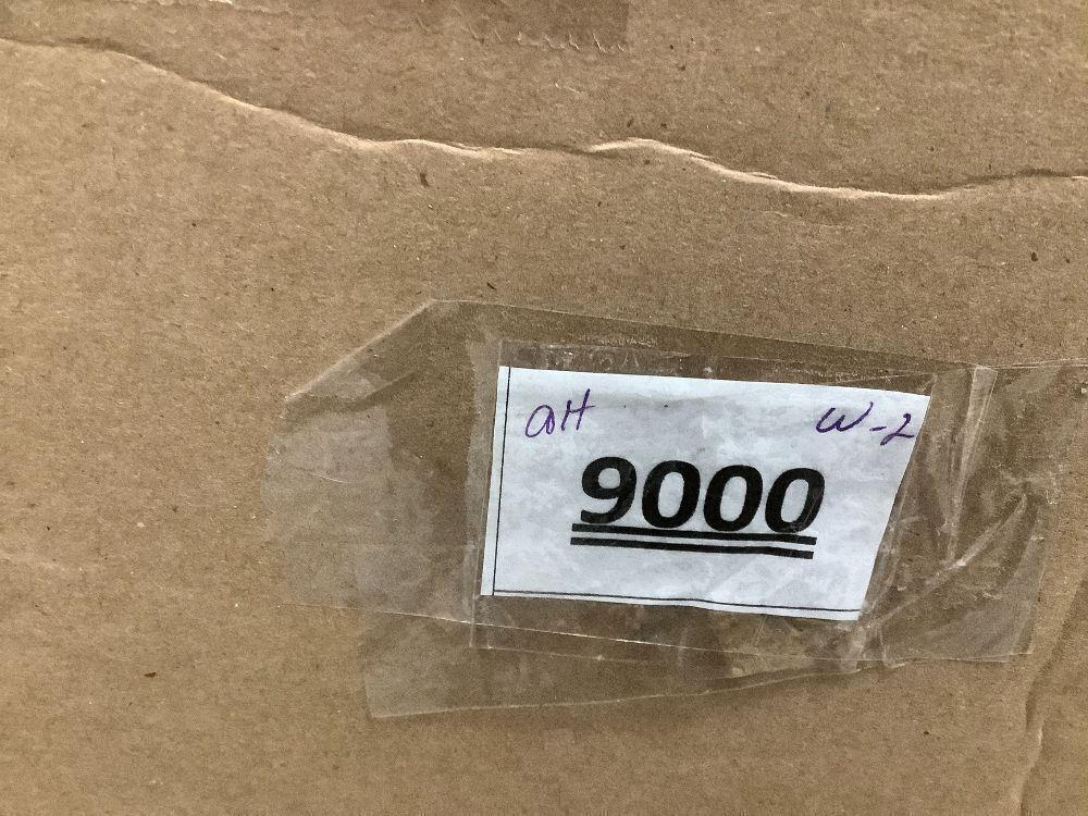 Box of Hangers - Image 2 - Lot 9000