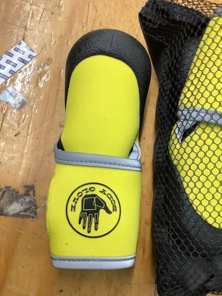 Body Glove Paw Protector Booties (Yellow, Small) - Image 2 - Lot 9054