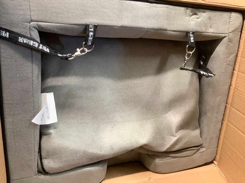 Pet Carrier 22 in. L x 17 in. W x 11.5 in. H Large Booster Car Seat - Image 2 - Lot 9016