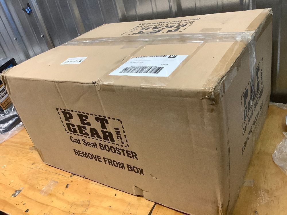 Pet Carrier 22 in. L x 17 in. W x 11.5 in. H Large Booster Car Seat - Image 3 - Lot 9016