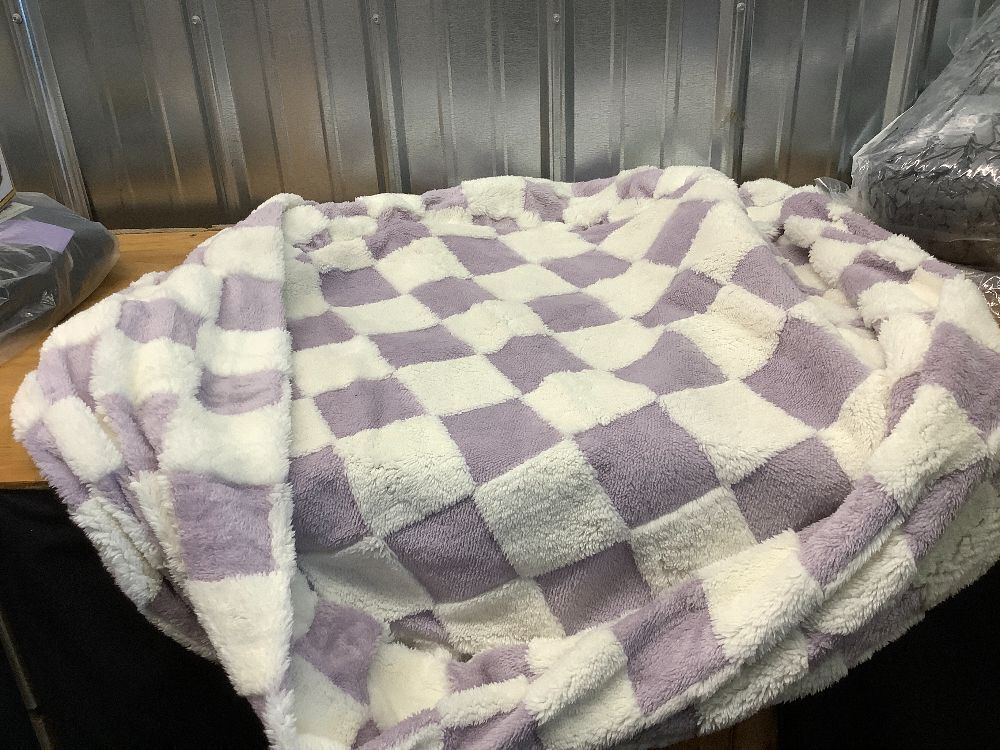 LE SURE Donut Large Dog Bed - Round Cat Beds for Indoor Anti-Anxiety Calming Pet Beds, Washable Cute Modern Beds with Jacquard Shaggy Plush & Anti Slip Bottom, 36 Inch, Purple - Image 2 - Lot 9028