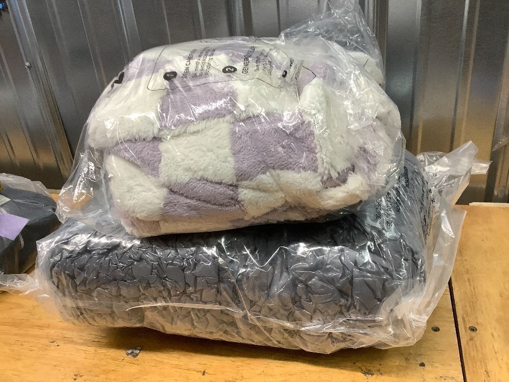 LE SURE Donut Large Dog Bed - Round Cat Beds for Indoor Anti-Anxiety Calming Pet Beds, Washable Cute Modern Beds with Jacquard Shaggy Plush & Anti Slip Bottom, 36 Inch, Purple - Image 3 - Lot 9028