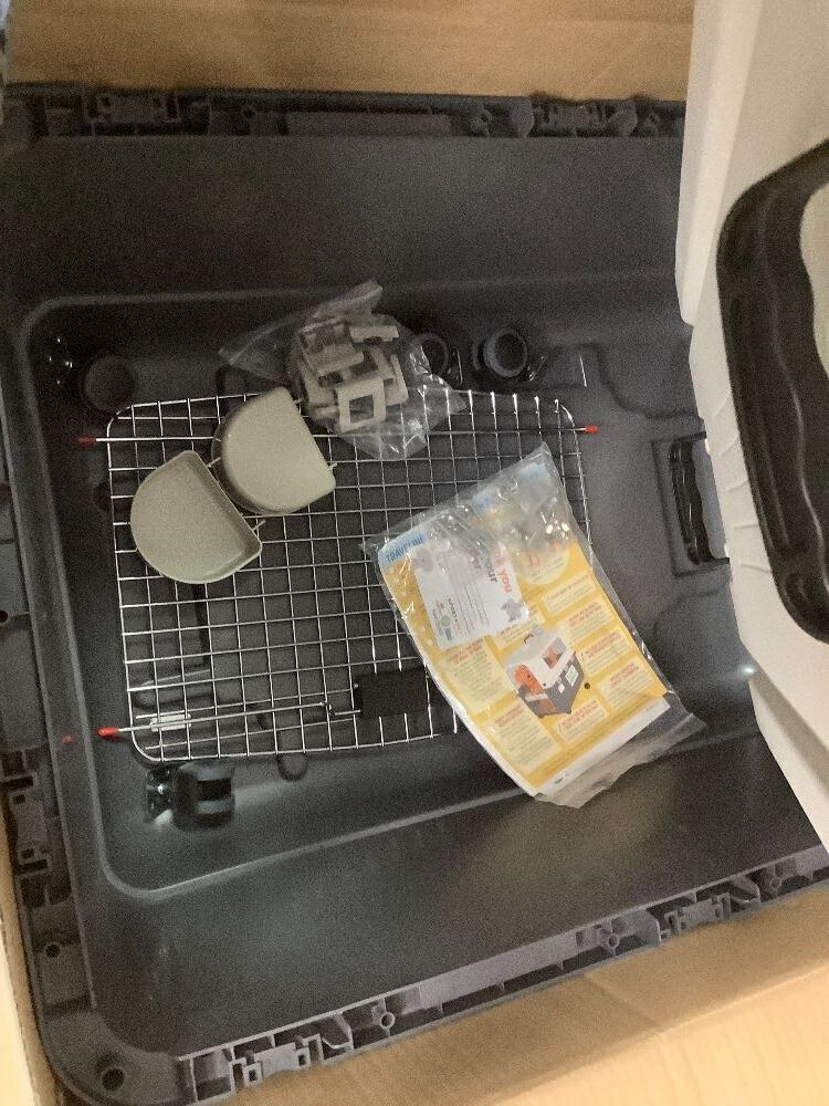 SportPet Designs Plastic Kennels Rolling Plastic Wire Door Travel Dog Crate, XL - Image 2 - Lot 9097