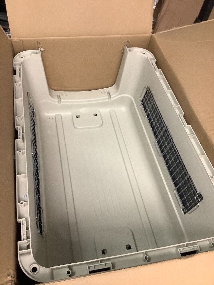 SportPet Designs Plastic Kennels Rolling Plastic Wire Door Travel Dog Crate, XL - Image 3 - Lot 9097