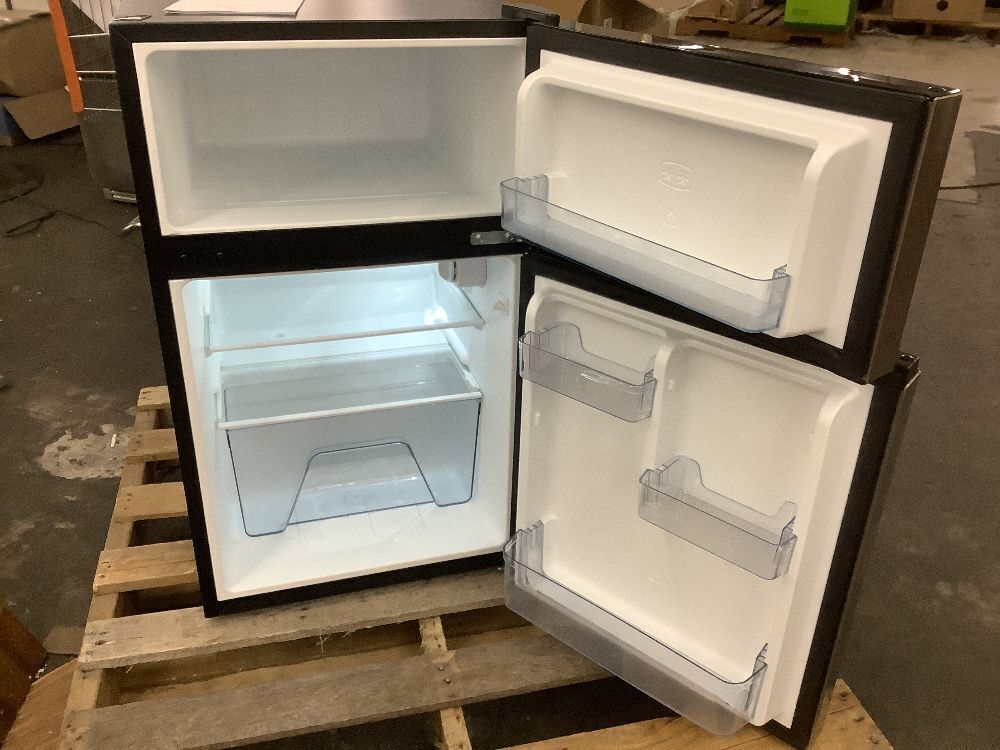 Vissani 3.1 cu. ft. 2-Door Mini Refrigerator in Stainless Steel with Freezer - Image 5 - Lot 67JF