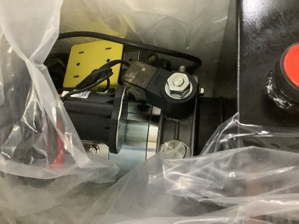 VEVOR 20 Quart Hydraulic Power Unit, Single Acting Dump Trailer Pump, 0.91 GPM Flow Rate, 3200 PSI Max Relief Pressure, DC 12V - Image 4 - Lot 87