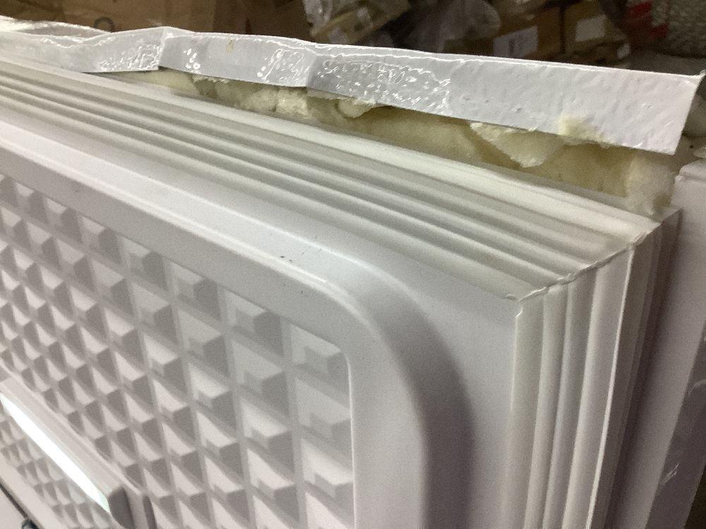 Vissani 7.0 cu. ft. Manual Defrost Chest Freezer with LED Light in White - Damaged Lid - Image 6 - Lot 95JF