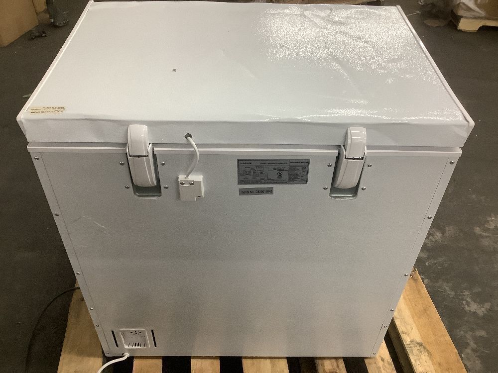 Vissani 7.0 cu. ft. Manual Defrost Chest Freezer with LED Light in White - Damaged Lid - Image 9 - Lot 95JF