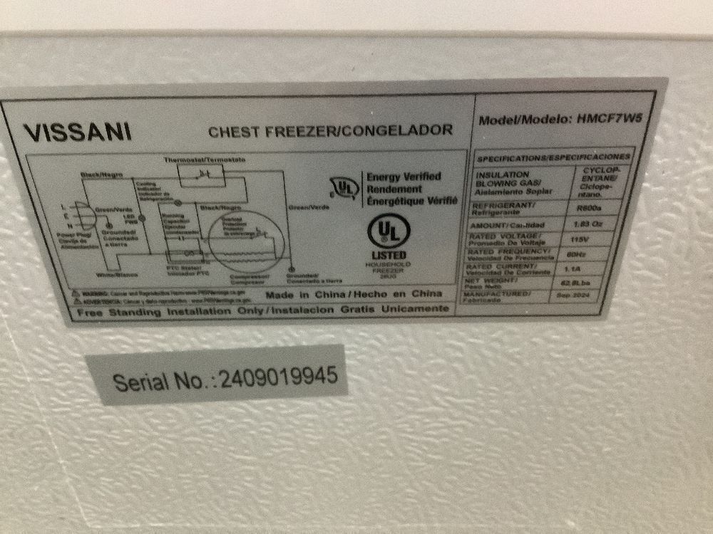 Vissani 7.0 cu. ft. Manual Defrost Chest Freezer with LED Light in White - Damaged Lid - Image 10 - Lot 95JF