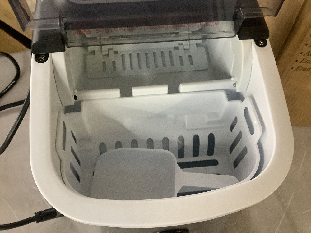 9 in. 26.5lb./24H Bullet Ice Countertop Portable Ice Maker in Silver 9 Cubes/6Mins Auto-Cleaning, with Basket and Scoop - Image 3 - Lot 253JF