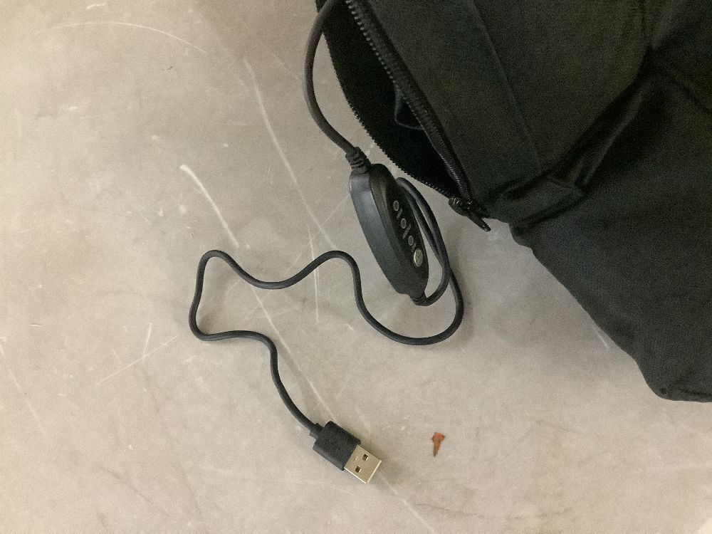 Portable Double Heated Stadium Seat with Padded Backrest, USB 3 Levels of Heat and 5 Pockets - Image 4 - Lot 254JF