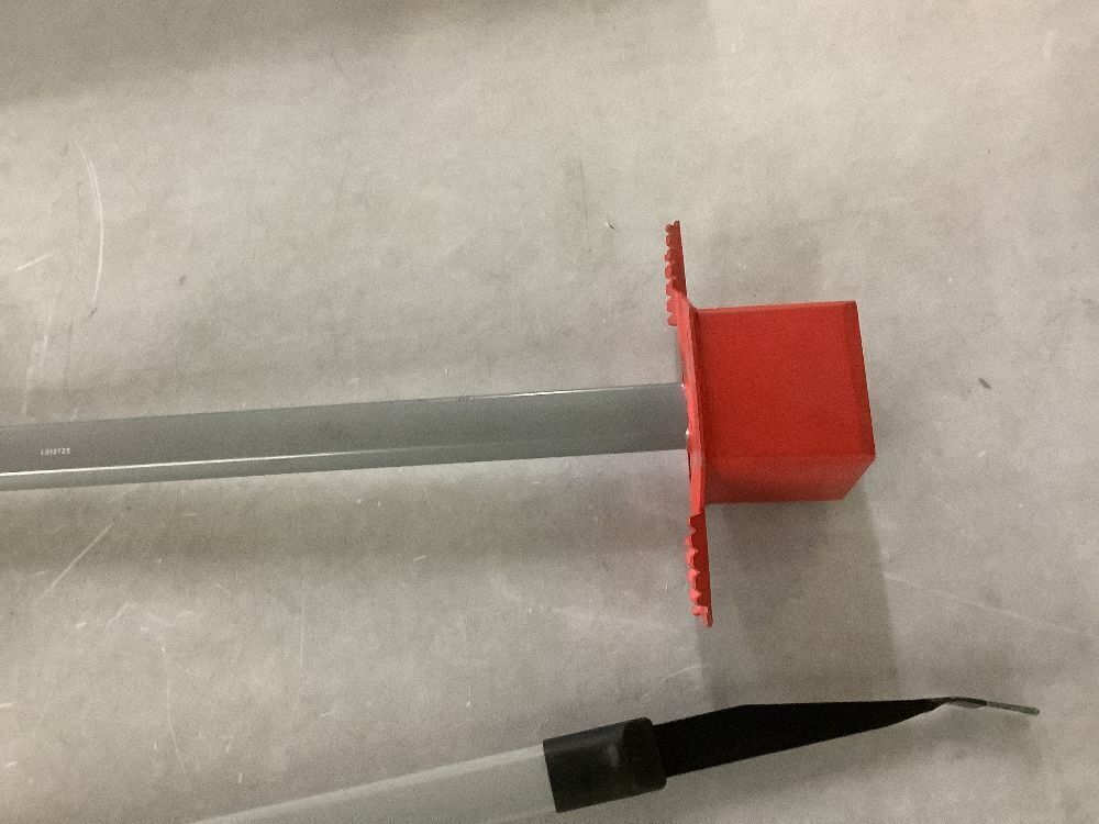 Corona MAX 38 in. SodPLUGGER with Carbon Steel Handle & ComfortGEL 2-Prong 39 in. Steel Extended Reach Weeder - Image 6 - Lot 259JF