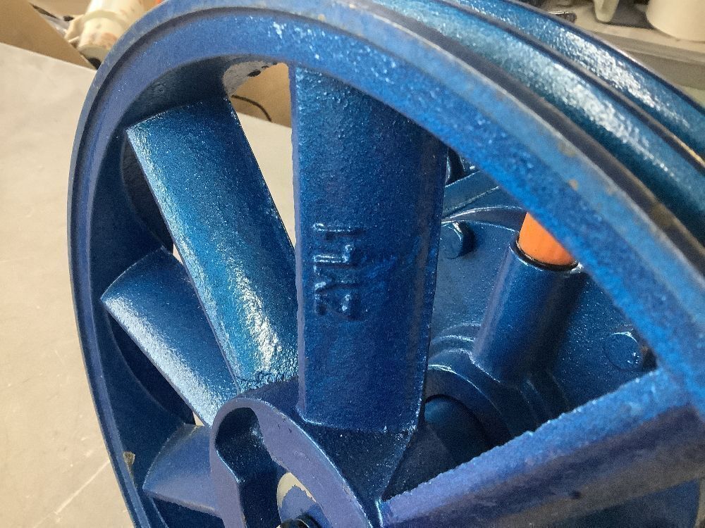 Air Compressor Pump Head - Image 3 - Lot 366