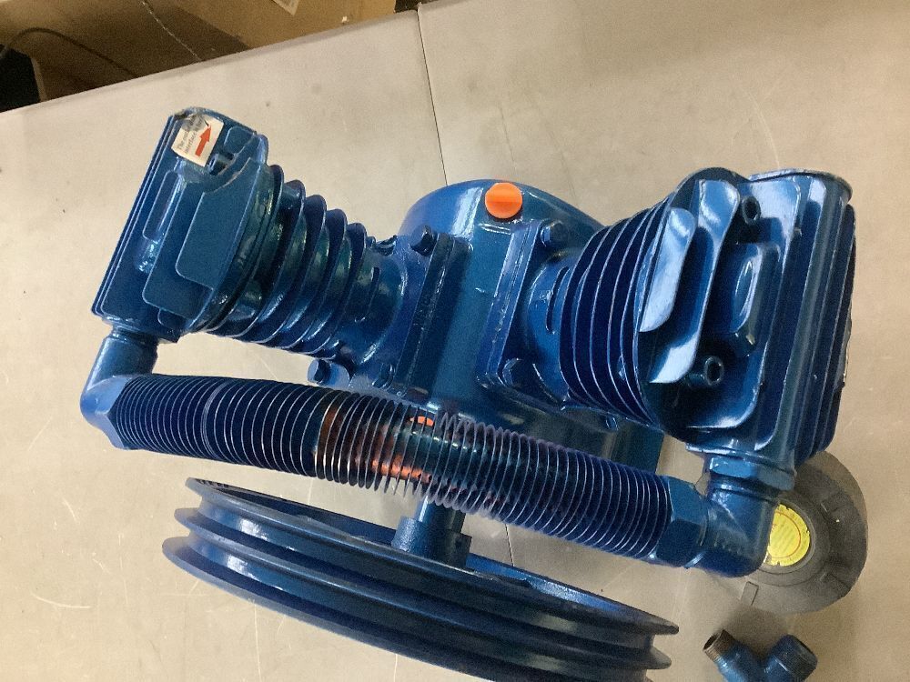 Air Compressor Pump Head - Image 4 - Lot 366