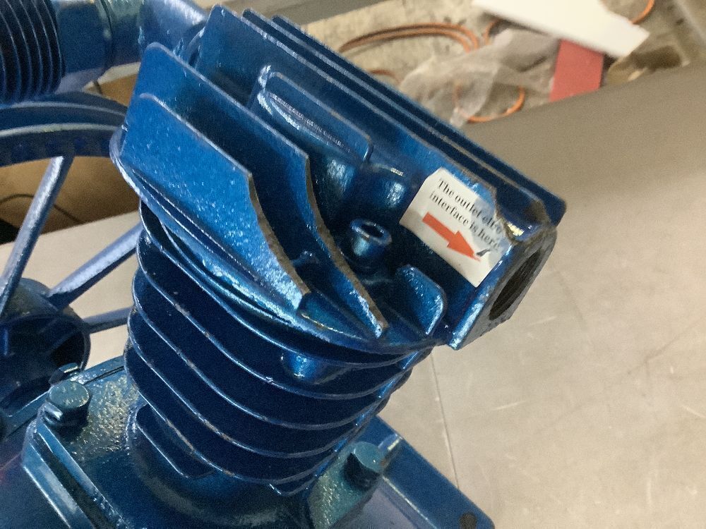 Air Compressor Pump Head - Image 8 - Lot 366