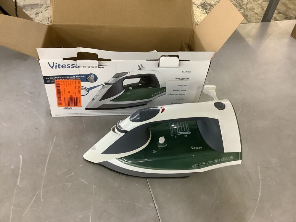 BLACK+DECKER Vitessa Advanced Steam Iron with Retractable Cord - Image 2 - Lot 764JF