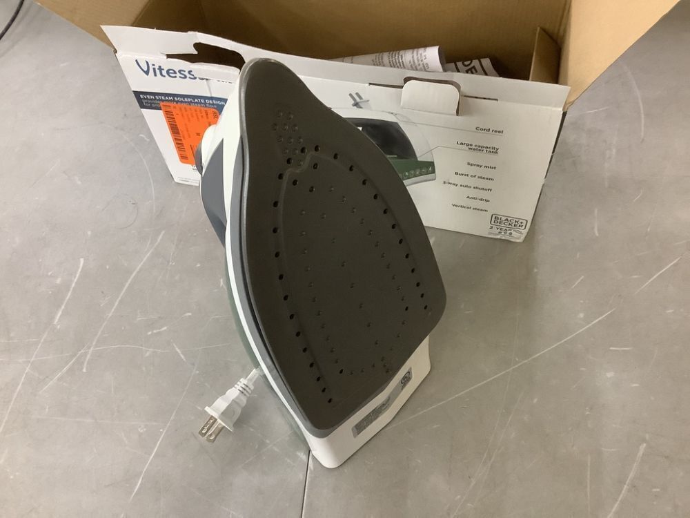 BLACK+DECKER Vitessa Advanced Steam Iron with Retractable Cord - Image 4 - Lot 764JF