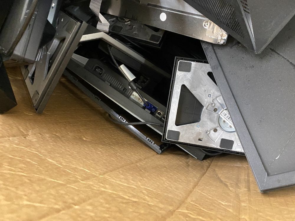 Pallet of Computer Monitors - Uninspected, For Parts or Repair - Image 4 - Lot 783