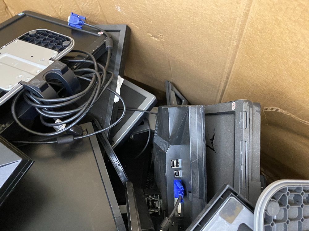 Pallet of Computer Monitors - Uninspected, For Parts or Repair - Image 5 - Lot 783