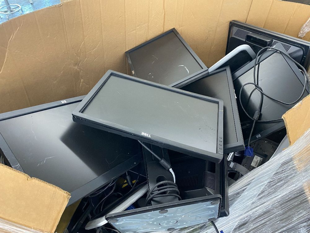 Pallet of Computer Monitors - Uninspected, For Parts or Repair - Image 3 - Lot 784
