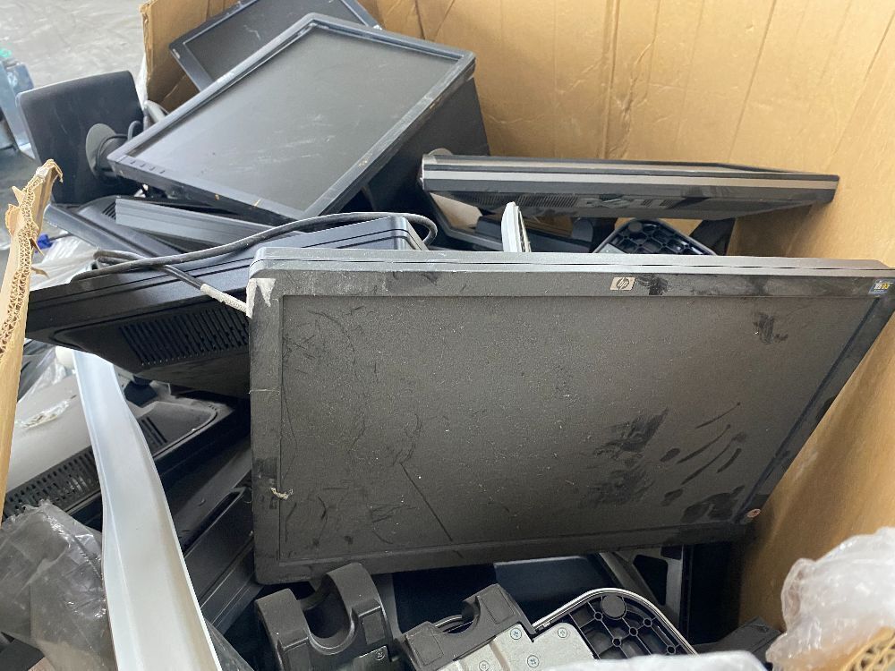 Pallet of Computer Monitors - Uninspected, For Parts or Repair - Image 5 - Lot 784