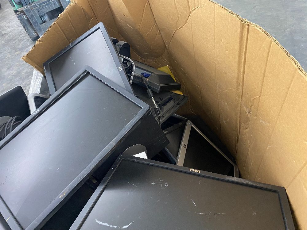Pallet of Computer Monitors - Uninspected, For Parts or Repair - Image 6 - Lot 784