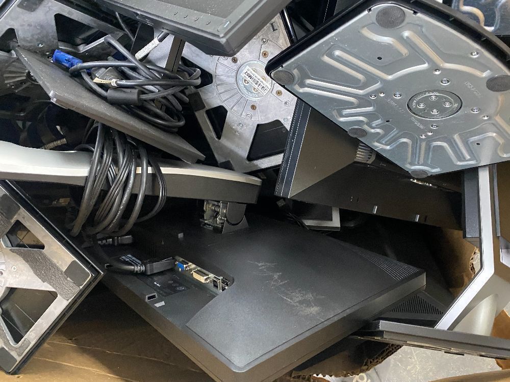 Pallet of Computer Monitors - Uninspected, For Parts or Repair - Image 4 - Lot 785