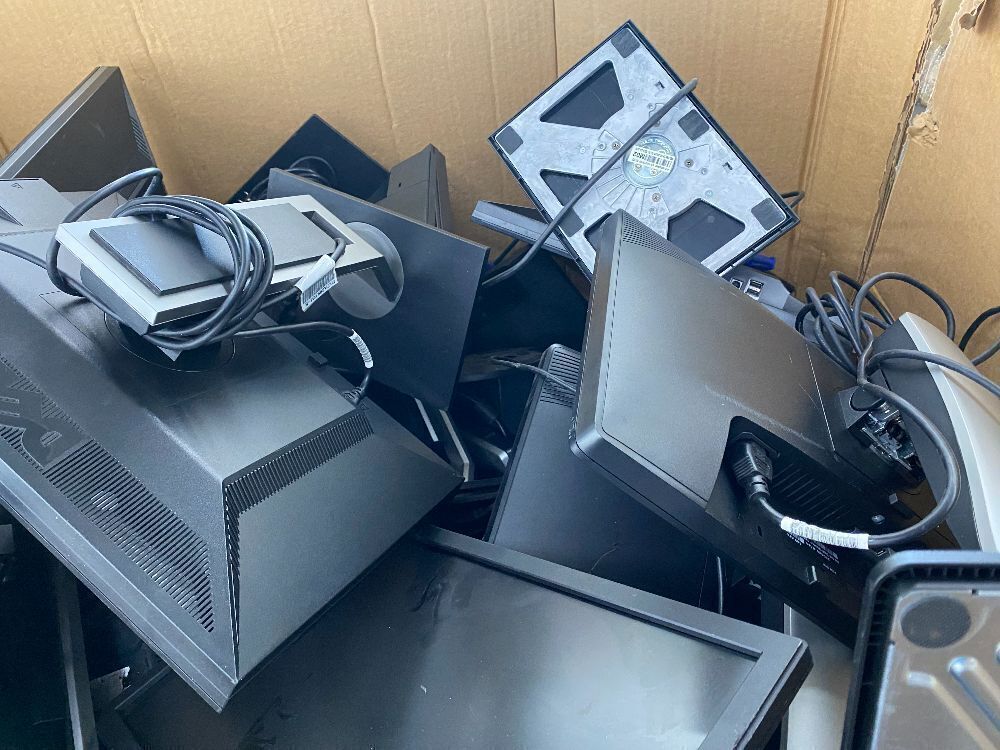 Pallet of Computer Monitors - Uninspected, For Parts or Repair - Image 5 - Lot 785