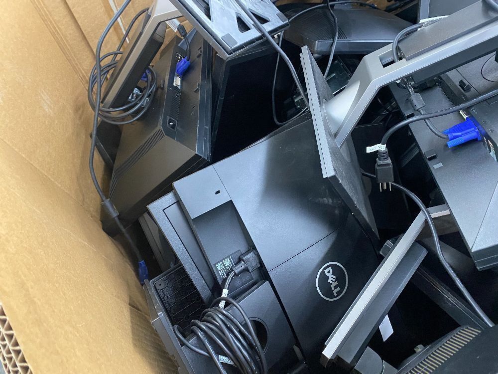 Pallet of Computer Monitors - Uninspected, For Parts or Repair - Image 6 - Lot 785