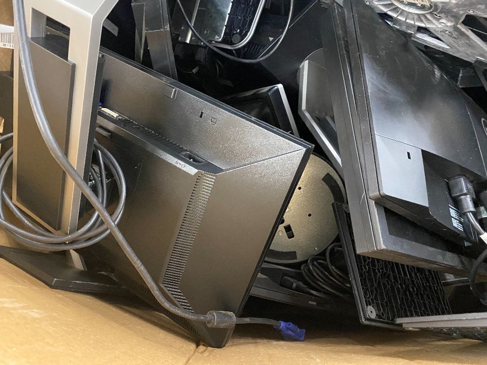 Pallet of Computer Monitors - Uninspected, For Parts or Repair - Image 7 - Lot 785