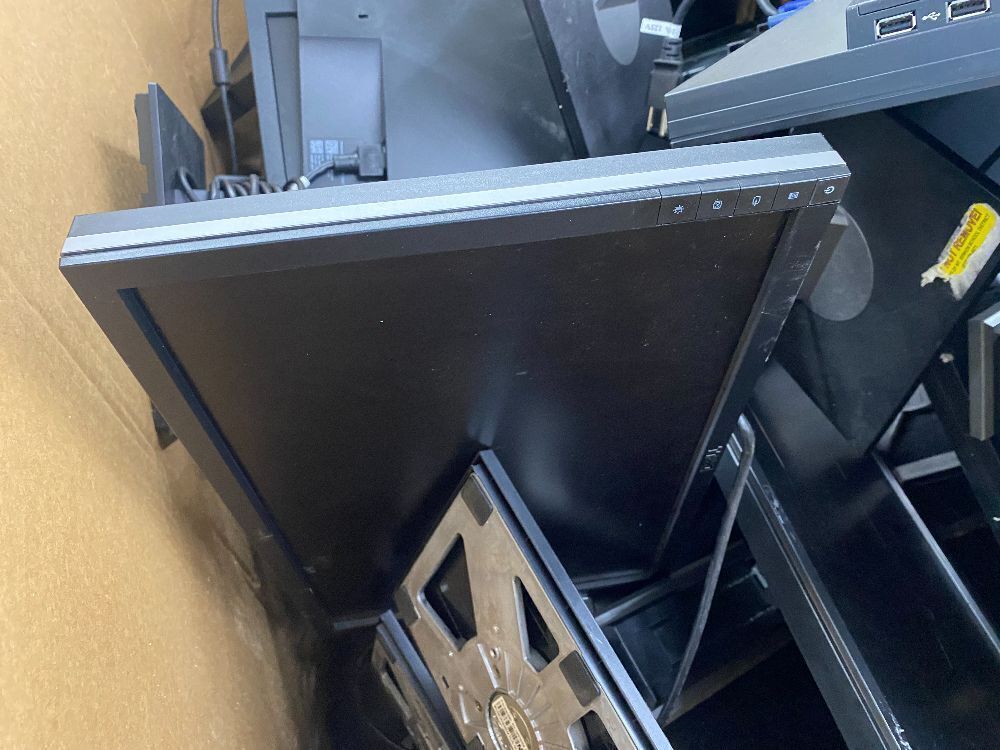 Pallet of Computer Monitors - Uninspected, For Parts or Repair - Image 8 - Lot 785