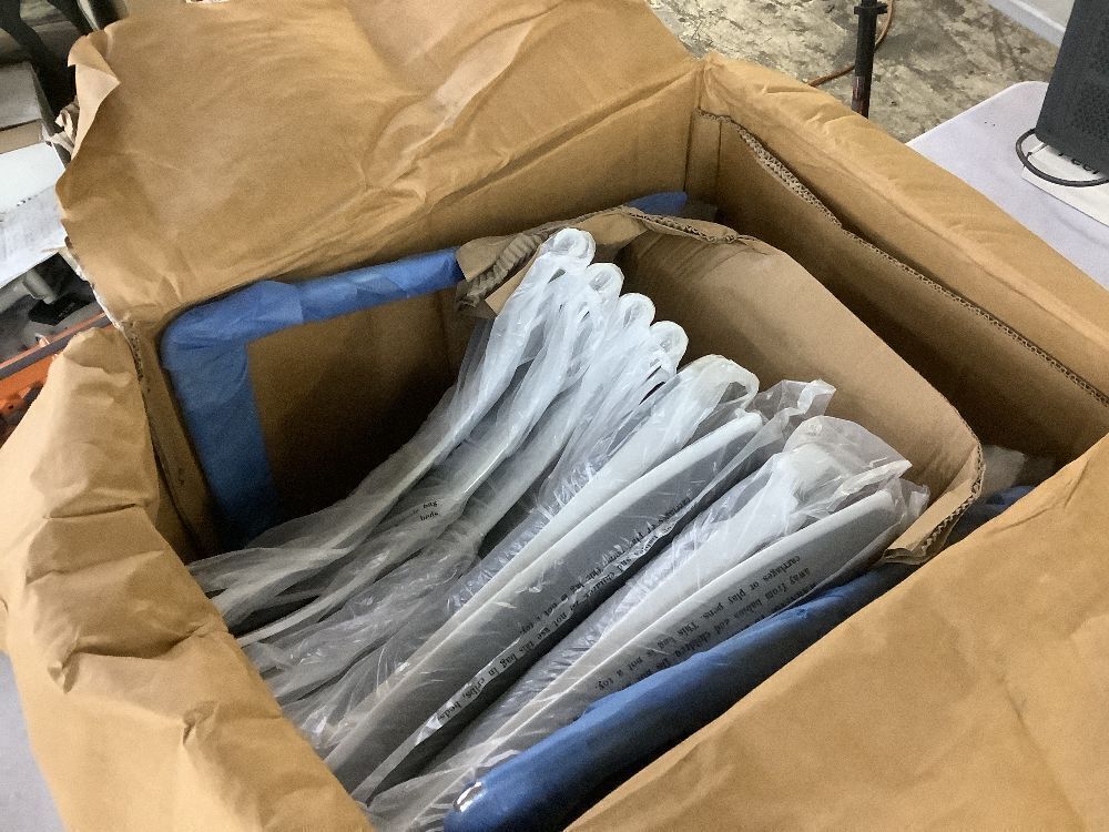 VINGLI Stackable Office Chairs with Metal Sled Base, Padded Seat & Back, 4 Pack - Image 2 - Lot 468