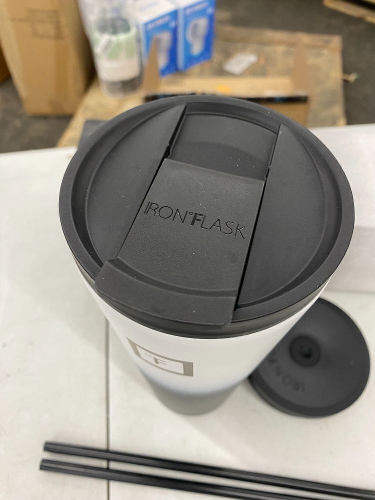 IRON FLASK Classic Tumbler 2.0 32oz with 2 Lids - Image 3 - Lot 513