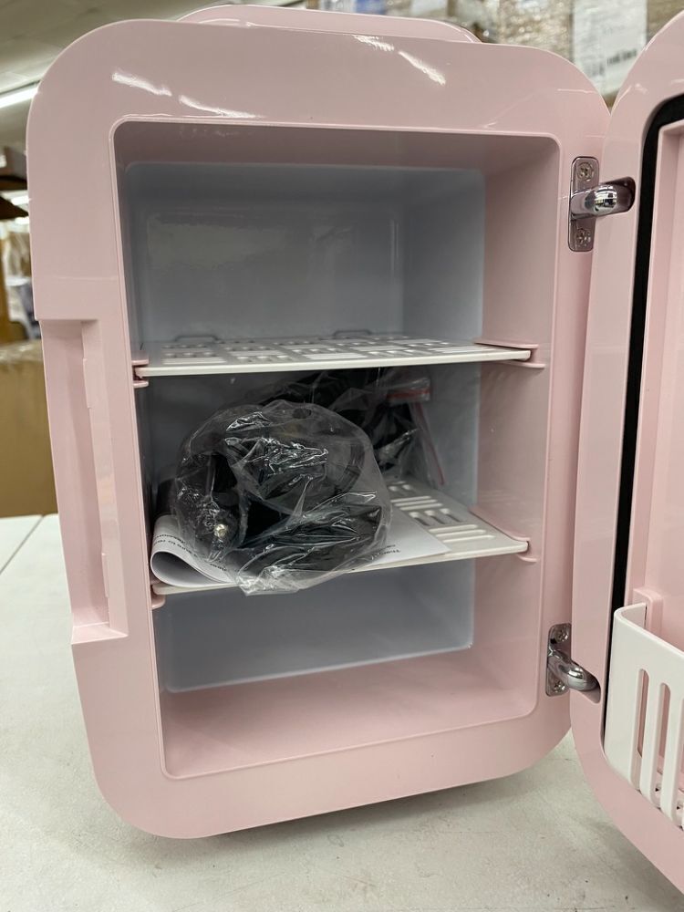 Skincare Fridge with LED Mirror, 4L - Image 5 - Lot 519