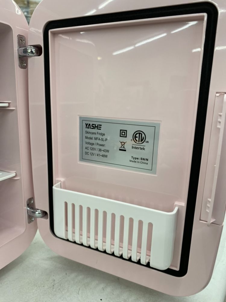 Skincare Fridge with LED Mirror, 4L - Image 6 - Lot 519