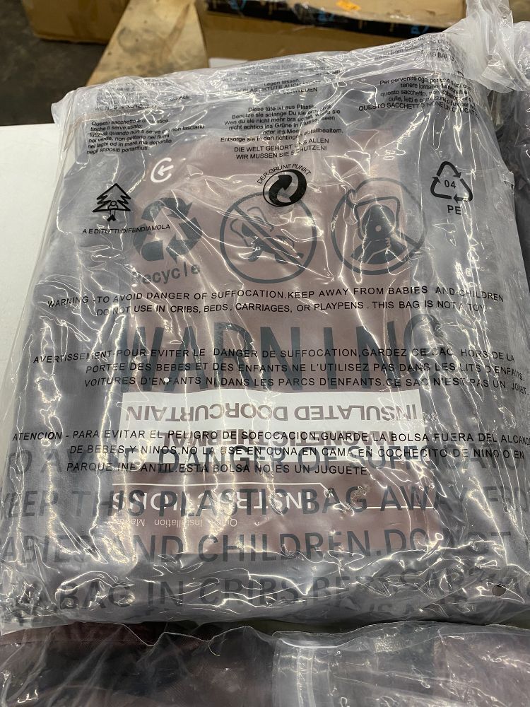 Lot of (3) Magnetic Thermal Inuslated Door Curtain - Image 2 - Lot 523