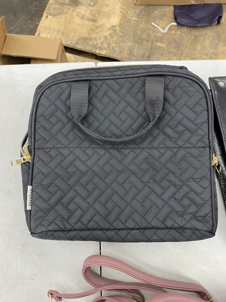 Lot of (3) Handbags & (1) Toiletries Bag - Image 2 - Lot 722