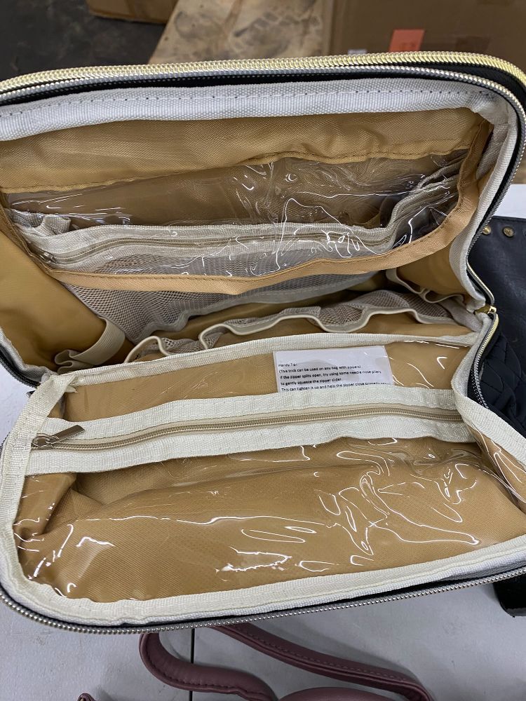 Lot of (3) Handbags & (1) Toiletries Bag - Image 3 - Lot 722