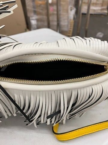 Lot of (3) Handbags & (1) Toiletries Bag - Image 9 - Lot 722