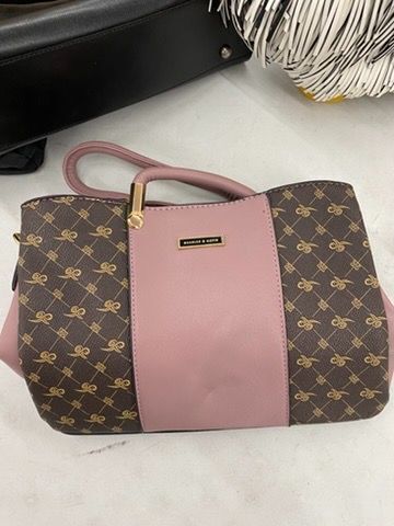 Lot of (3) Handbags & (1) Toiletries Bag - Image 11 - Lot 722