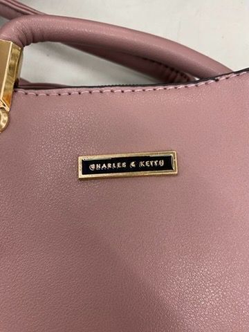 Lot of (3) Handbags & (1) Toiletries Bag - Image 12 - Lot 722