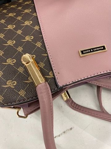 Lot of (3) Handbags & (1) Toiletries Bag - Image 16 - Lot 722